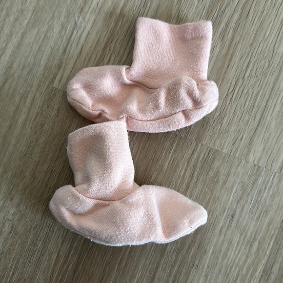 Giggle better basics organic cotton newborn booties - Picture 2 of 2